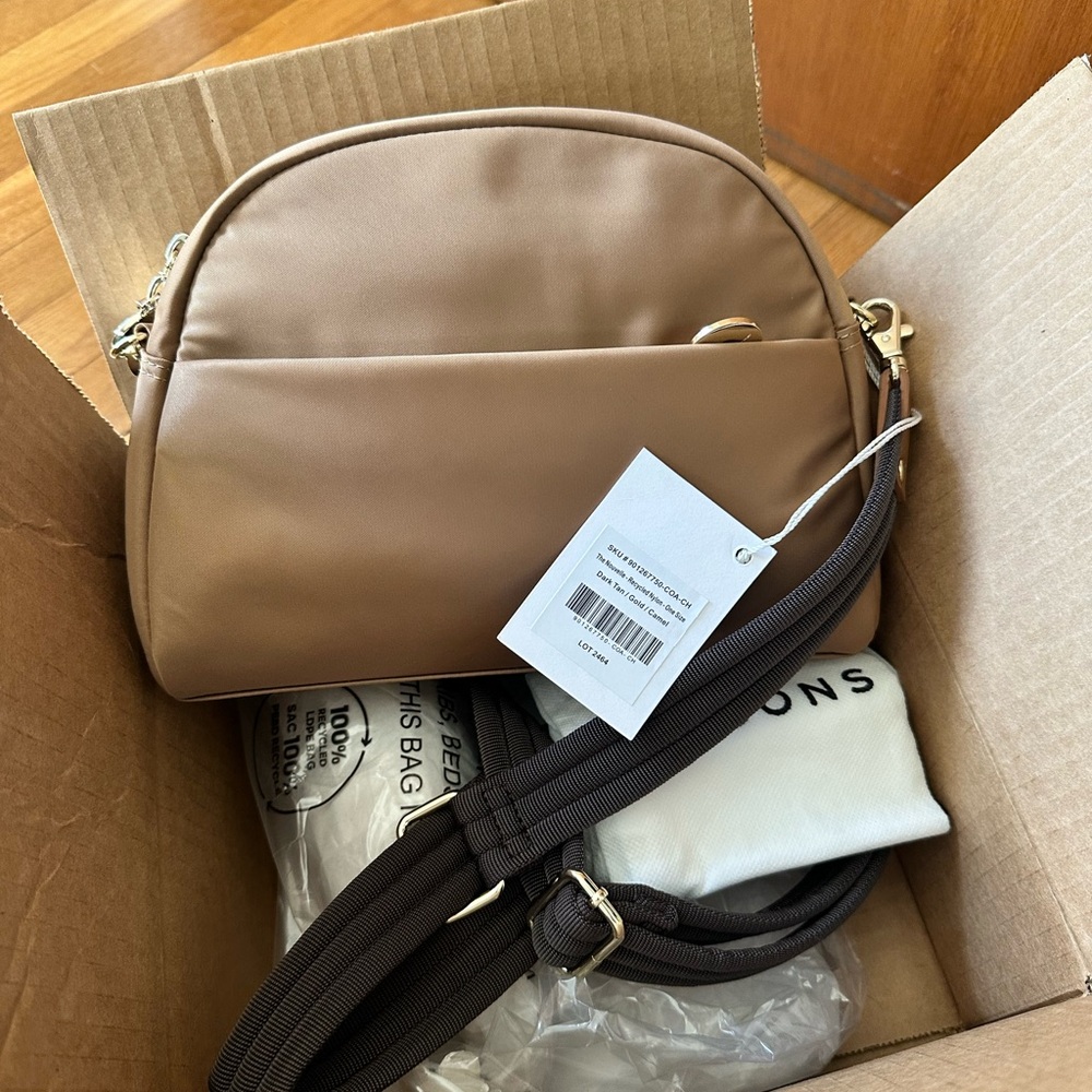 Nouvelle by Lo and Sons NWT - Picture 12 of 14